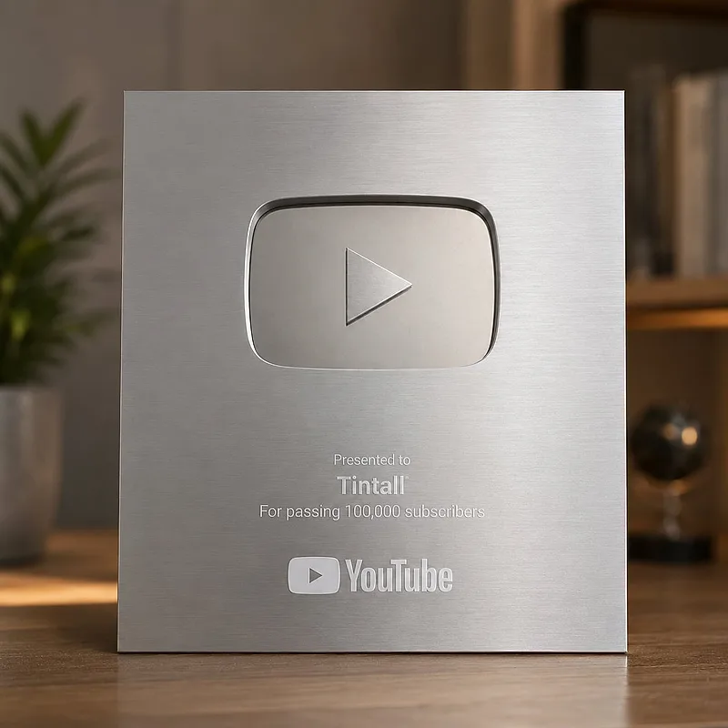 Srebrny Przycisk YouTube przyznany kanałowi Tintall za przekroczenie 100 000 subskrypcji